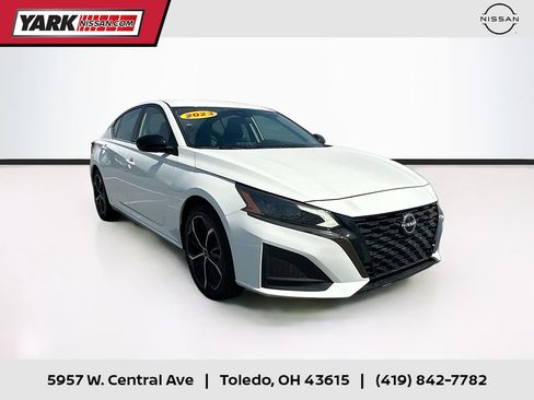 Used 2023 Nissan Altima 2.5 SR FWD image 1