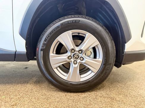 Used 2025 Toyota RAV4 XLE AWD/4WD image 26