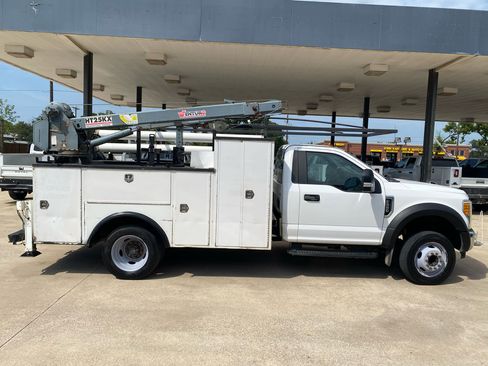 Used 2017 Ford F550 2WD Regular Cab Super Duty image 1