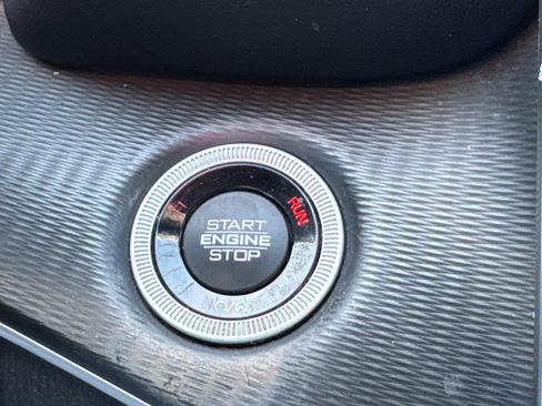 Used 2023 Jeep Grand Cherokee L Laredo image 33