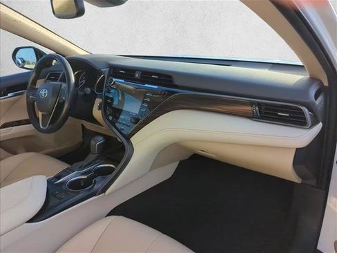 Certified 2019 Toyota Camry XLE FWD image 28