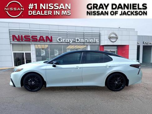 Used 2024 Toyota Camry XSE FWD image 4