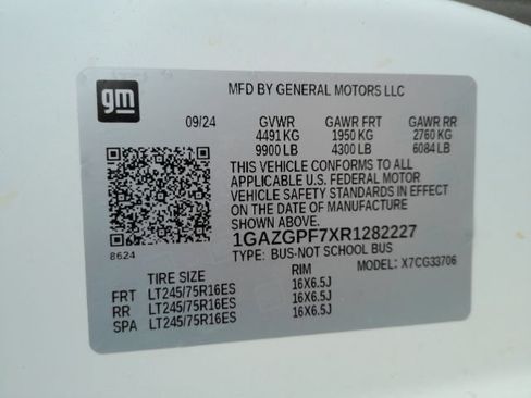 Used 2024 Chevrolet Express 3500 LT w/ LT Preferred Equipment Group RWD image 35
