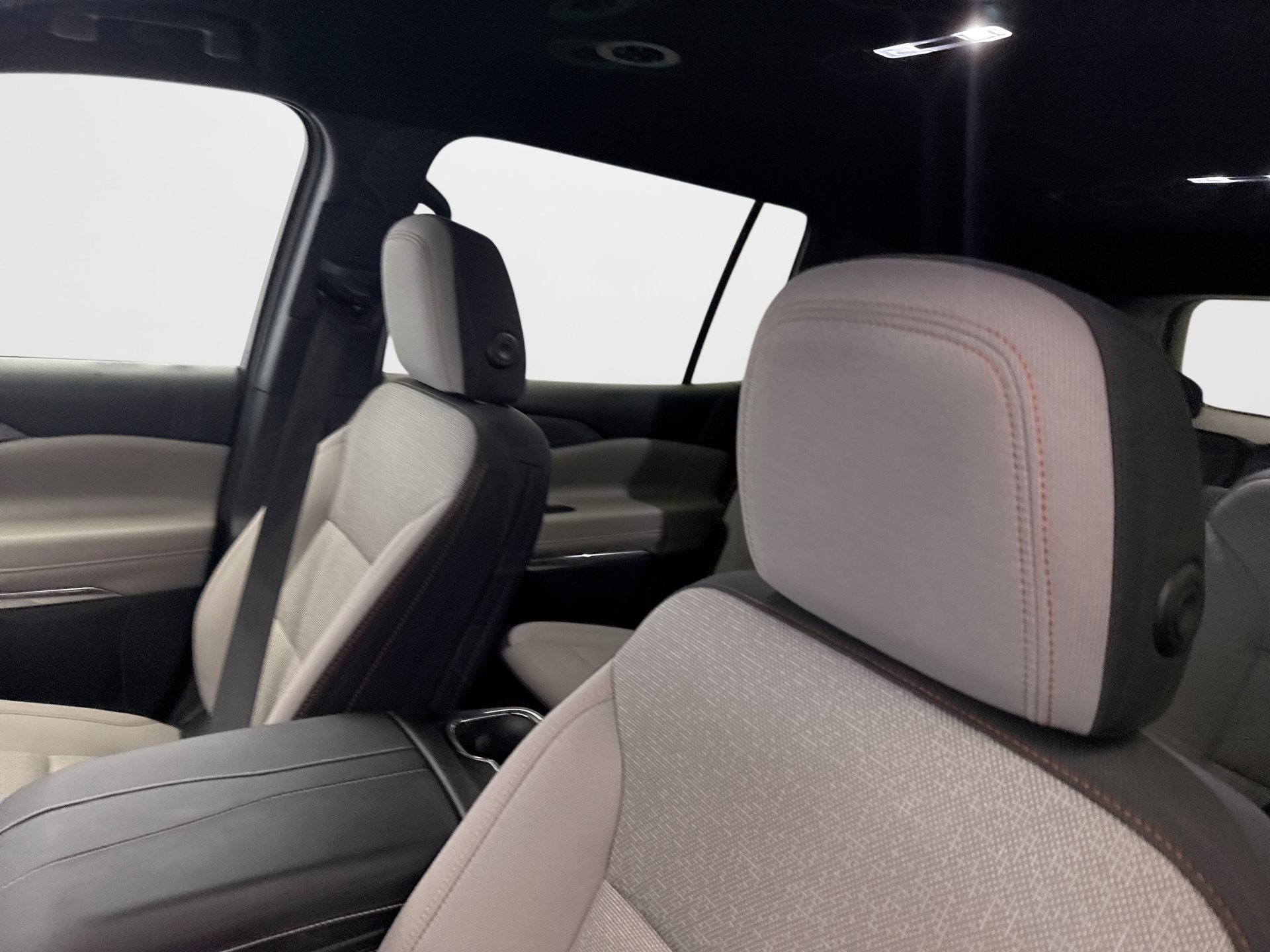 Used 2026 Chevrolet Traverse LT w/ Driver Confidence Package FWD image 9