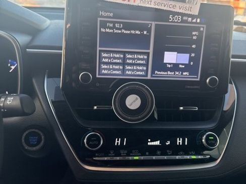 Used 2022 Toyota Corolla Cross XLE image 2