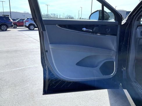 Used 2023 Lincoln Nautilus Reserve w/ Equipment Group 201A image 10