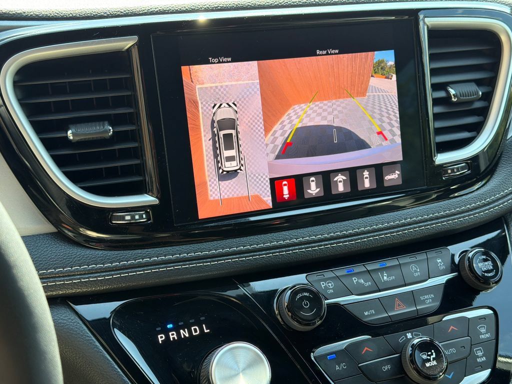 Used 2024 Chrysler Pacifica Touring-L w/ S Appearance Package FWD image 9