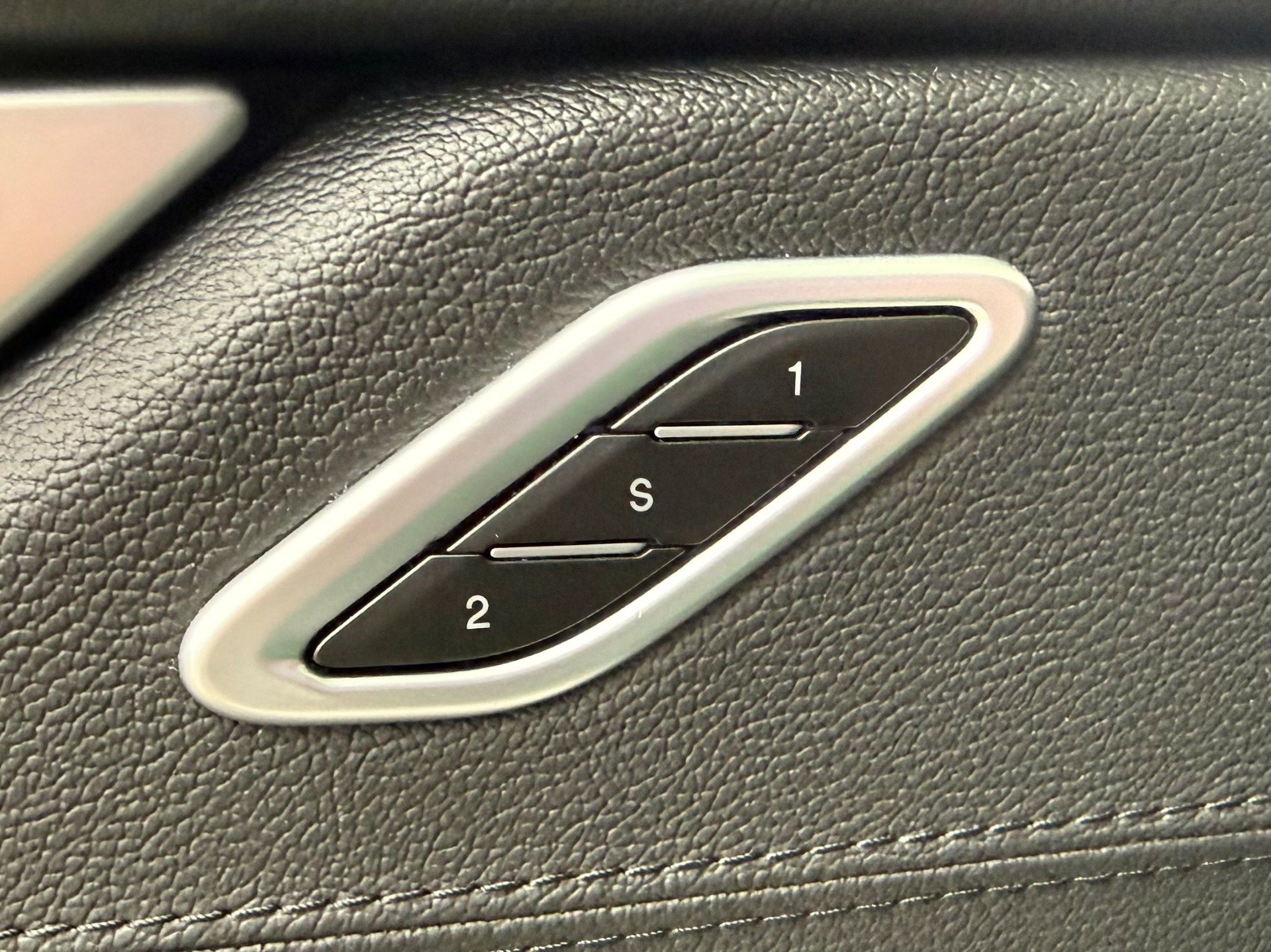 Used 2022 Maserati Levante Modena AWD/4WD image 31