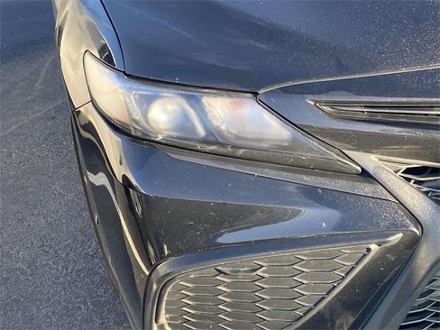 Used 2022 Toyota Camry SE image 5