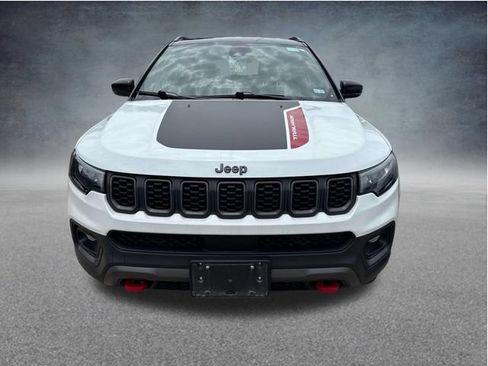 Used 2025 Jeep Compass Trailhawk AWD/4WD image 3