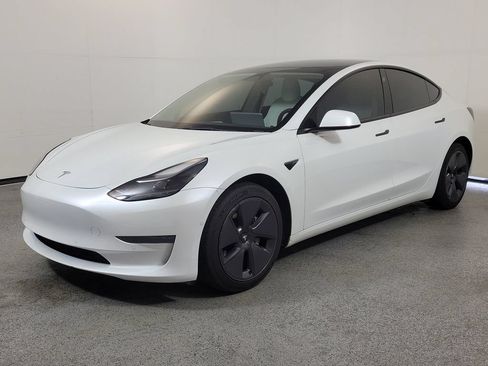 Used 2022 Tesla Model 3 Standard Range RWD image 3