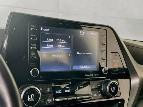 Used 2021 Toyota Highlander LE AWD/4WD image 14