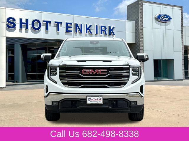 Used 2025 GMC Sierra 1500 SLT AWD/4WD image 2