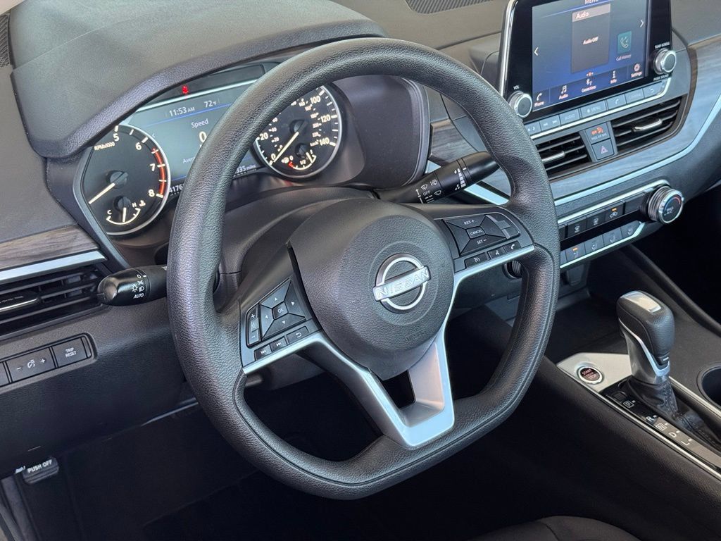 Used 2025 Nissan Altima 2.5 SV FWD image 17