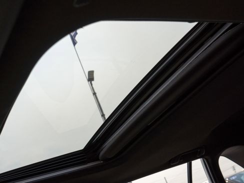 Used 2023 Toyota RAV4 SE w/ Convenience Package image 18