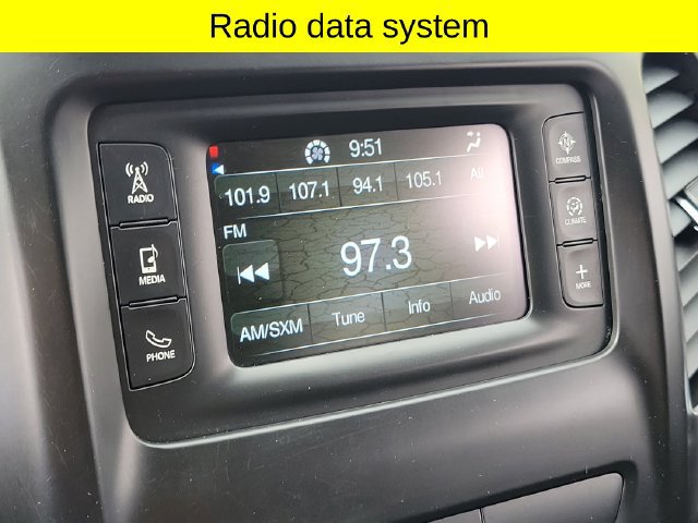 Used 2017 Jeep Cherokee Latitude AWD/4WD image 15