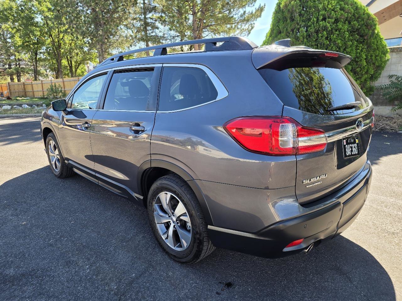 Used 2020 Subaru Ascent Premium w/ Convenience Package AWD/4WD image 3