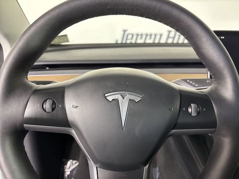 Used 2023 Tesla Model 3 Standard Range image 10