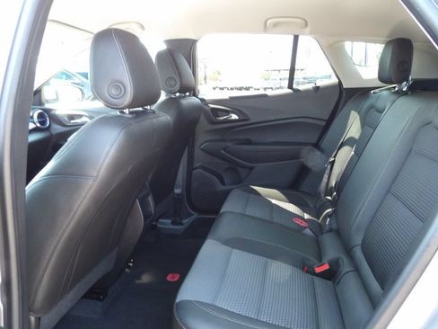 Used 2025 Chevrolet Trax LT FWD image 9