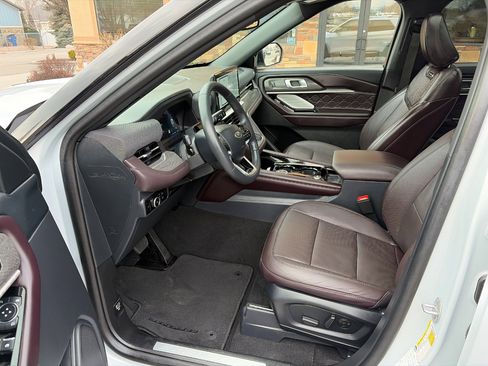 Used 2025 Ford Explorer Platinum w/ LUX Leather Package image 4