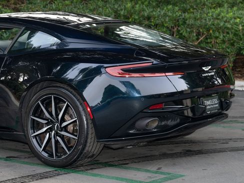 Used 2020 Aston Martin DB11 Coupe image 10