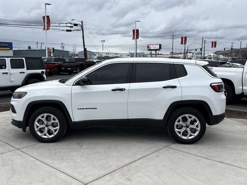 Used 2025 Jeep Compass Sport image 2