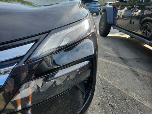 Certified 2024 Nissan Rogue SV FWD image 3