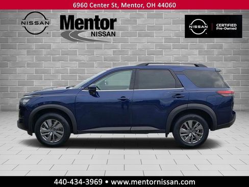 Certified 2025 Nissan Pathfinder SV image 4