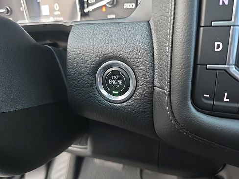 Used 2021 GMC Yukon XL Denali image 18