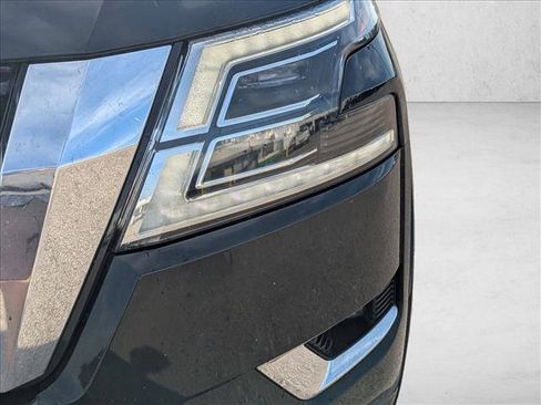 Used 2021 Nissan Armada SV w/ SV Appearance Package image 9