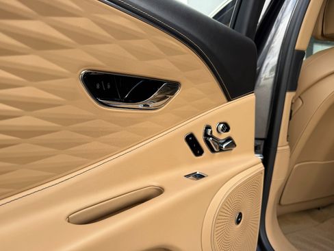 Used 2021 Bentley Flying Spur W12 AWD/4WD image 28