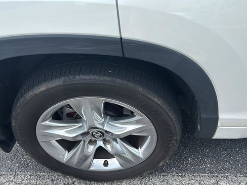 Used 2018 Toyota Highlander Limited FWD image 11