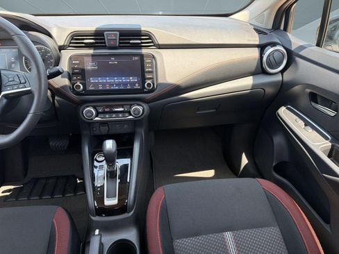 Used 2025 Nissan Versa SR FWD image 28