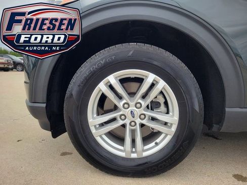 Used 2023 Ford Explorer XLT w/ Equipment Group 202A AWD/4WD image 8