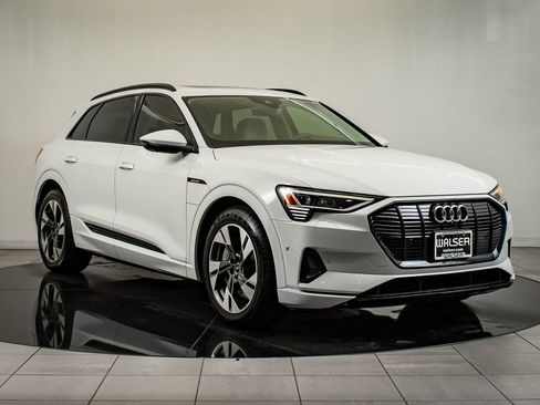 Used 2021 Audi e-tron Premium w/ Convenience Plus Package image 12