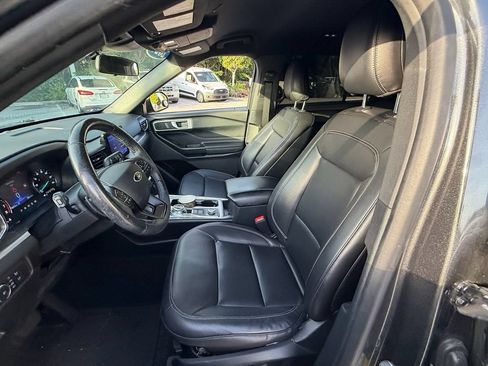 Used 2020 Ford Explorer XLT w/ Equipment Group 202A AWD/4WD image 9