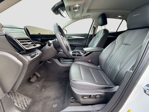 Used 2024 Buick Envision Avenir image 25