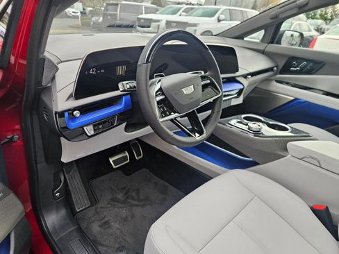 New 2026 Cadillac Optiq Luxury 1 image 28