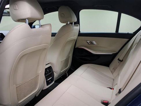 Used 2021 BMW 330i xDrive Sedan w/ Convenience Package image 10