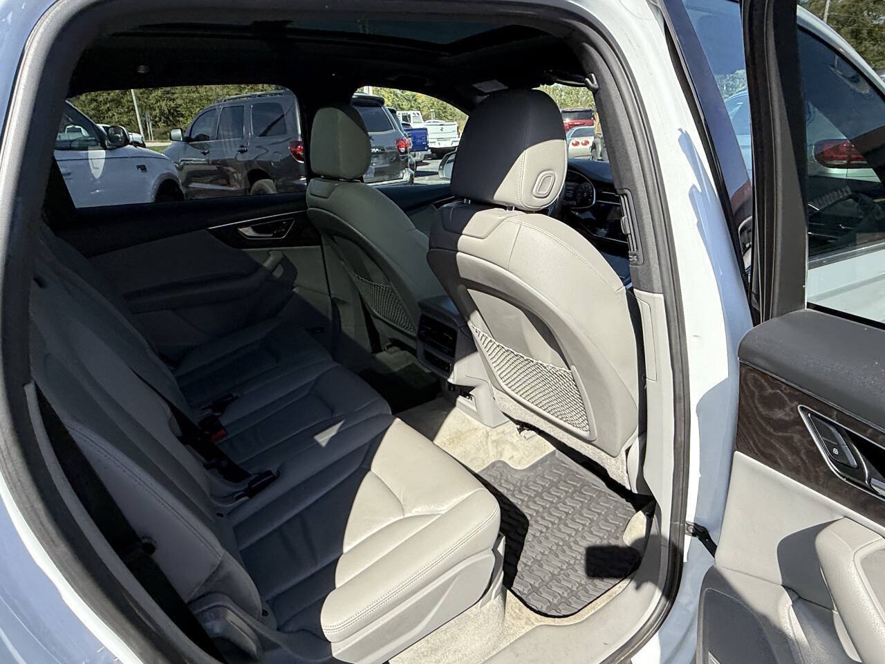 Used 2020 Audi Q7 2.0T Premium Plus w/ Premium Plus Package AWD/4WD image 27