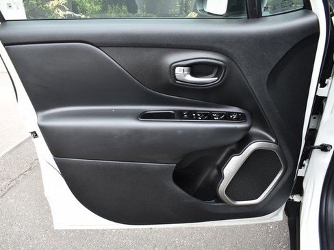 Used 2022 Jeep Renegade Latitude w/ Convenience Group image 13