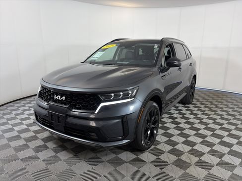 Used 2023 Kia Sorento SX AWD/4WD image 2