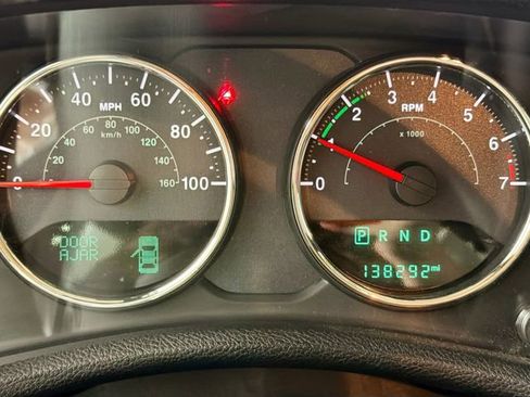 Used 2018 Jeep Wrangler Unlimited Rubicon w/ Connectivity Group AWD/4WD image 13