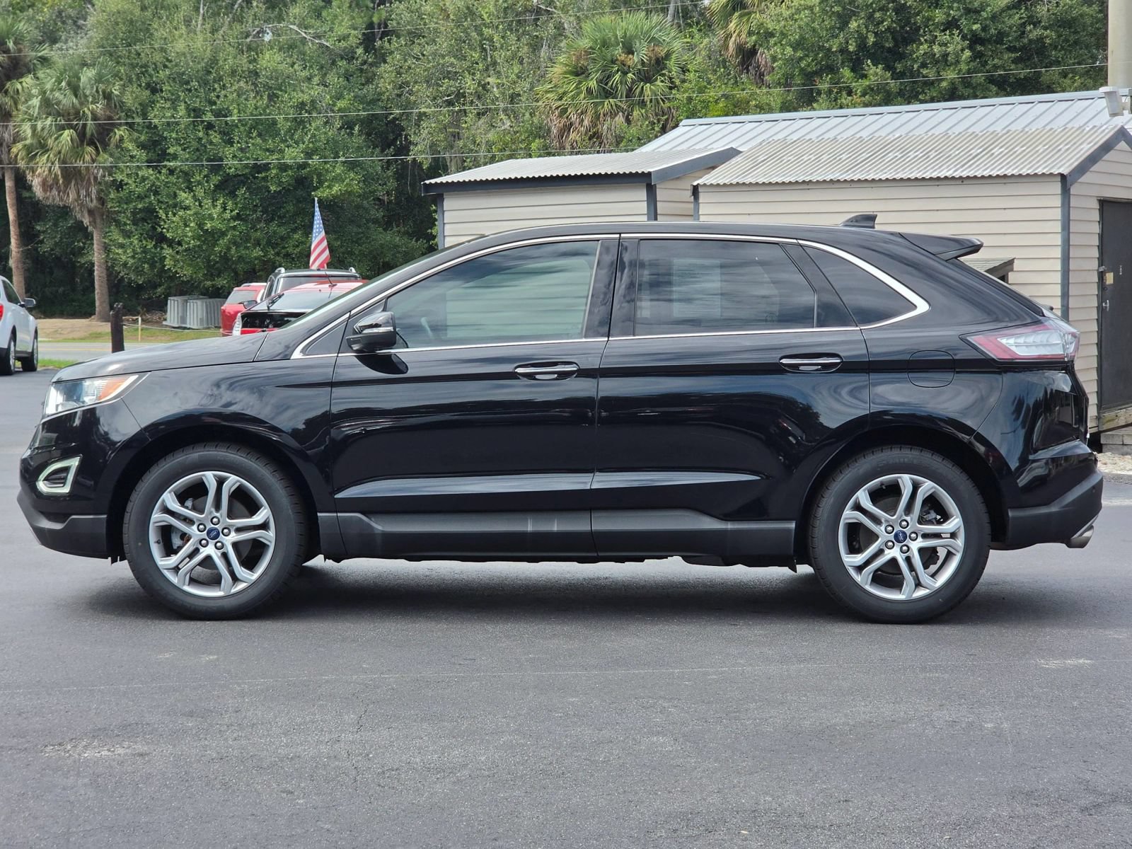 Used 2018 Ford Edge Titanium w/ Equipment Group 301A FWD image 8