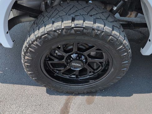 Used 2019 Ford F150 XLT w/ Equipment Group 302A Luxury AWD/4WD image 9