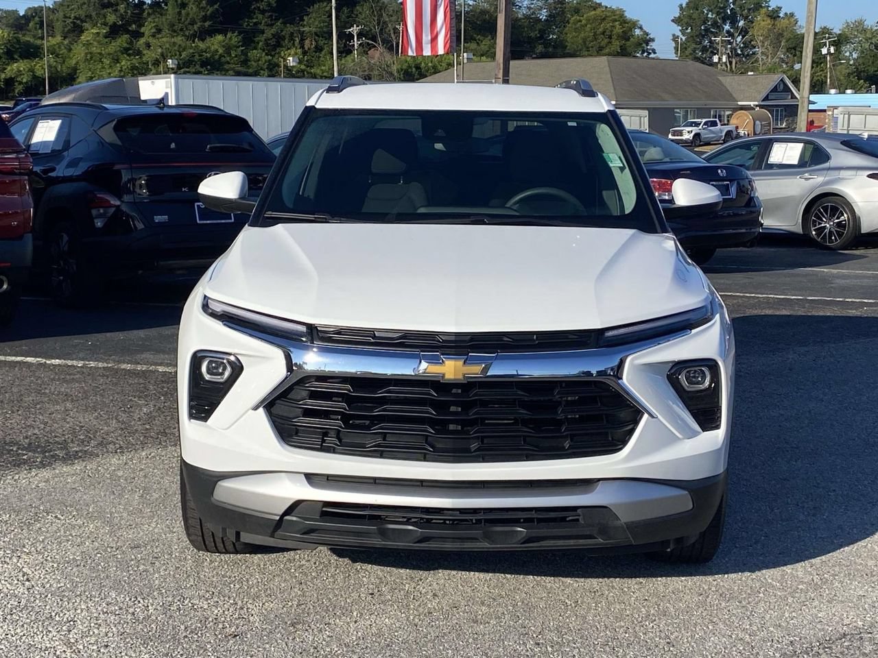 Used 2025 Chevrolet TrailBlazer LT AWD/4WD image 2