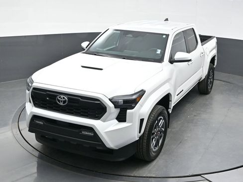 Used 2024 Toyota Tacoma TRD Sport AWD/4WD image 31