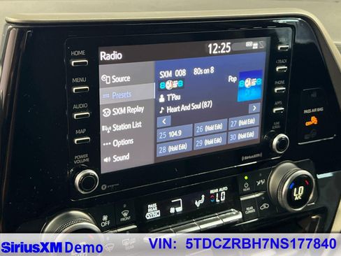 Used 2022 Toyota Highlander L image 31