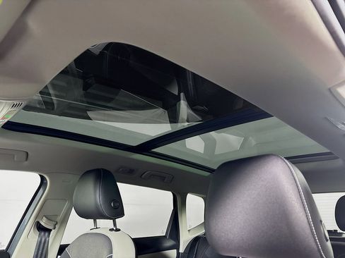 New 2025 Volkswagen Taos SE image 18