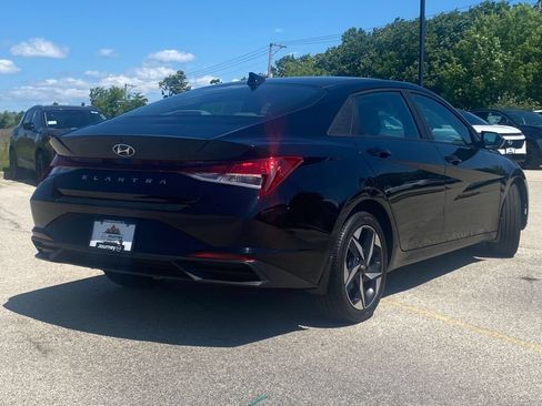 Used 2023 Hyundai Elantra SEL w/ Convenience Package FWD image 9